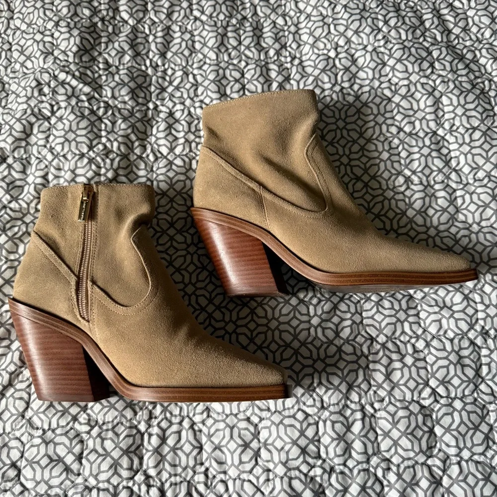 Vince Camuto Amtindo Tan Ankle Boots Worn Once Sueded Leather Side Zip Sz 6.5